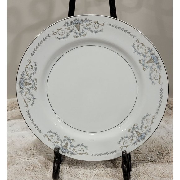 Discontinued Mikasa, Margaret Plate - Picture 1 of 4